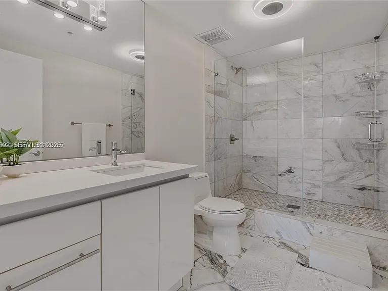 3400 SW 27th Ave #605 — Photo 12