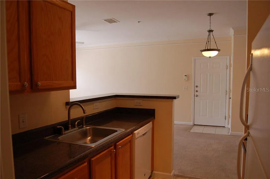 2 bed, 1008 sqft, $1,600 — Photo 2