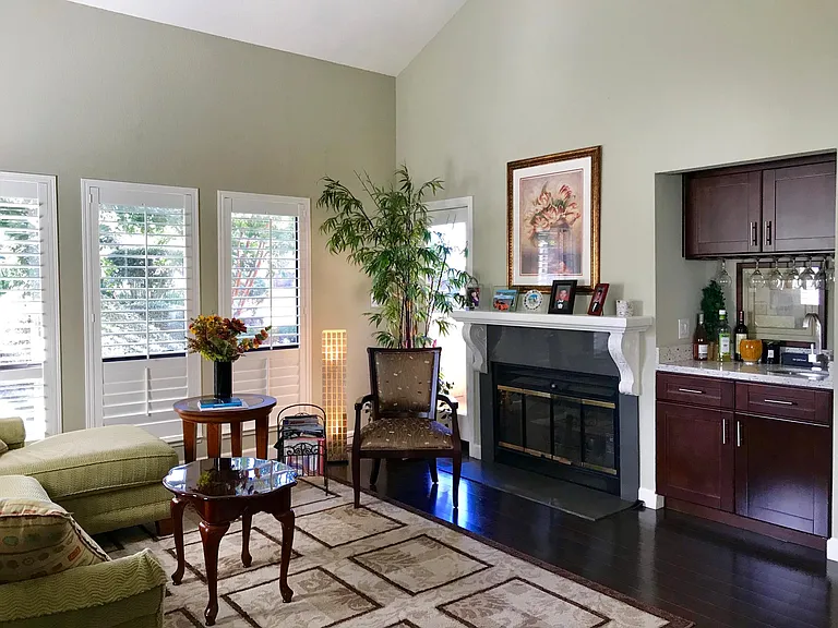 16 Violet Ln — Photo 3