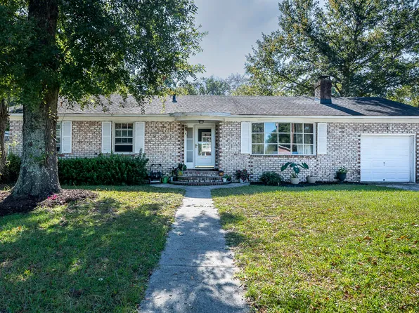 4333 Karen Dr, North Charleston, SC 29405