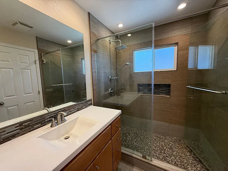 2360 Fordham Dr — Photo 18