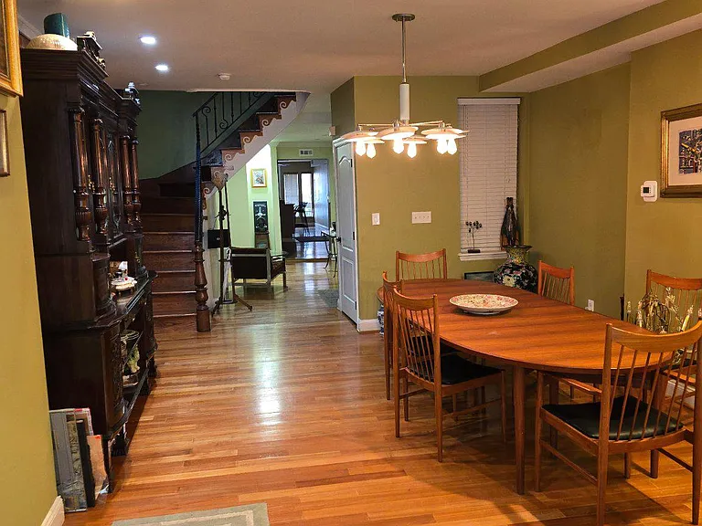 782 W Hamburg St — Photo 3