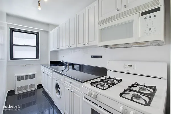 Sold by Sotheby's International Realty | media 10