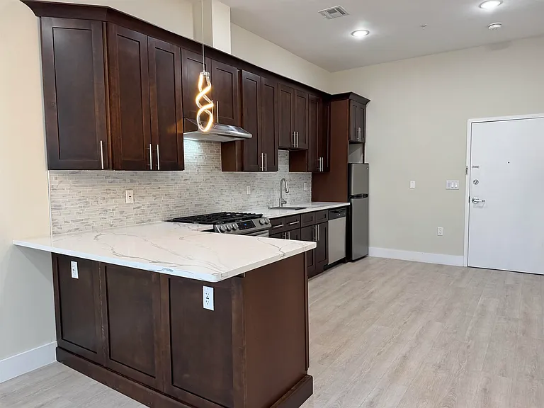 527 Union Ave #1A — Photo 5
