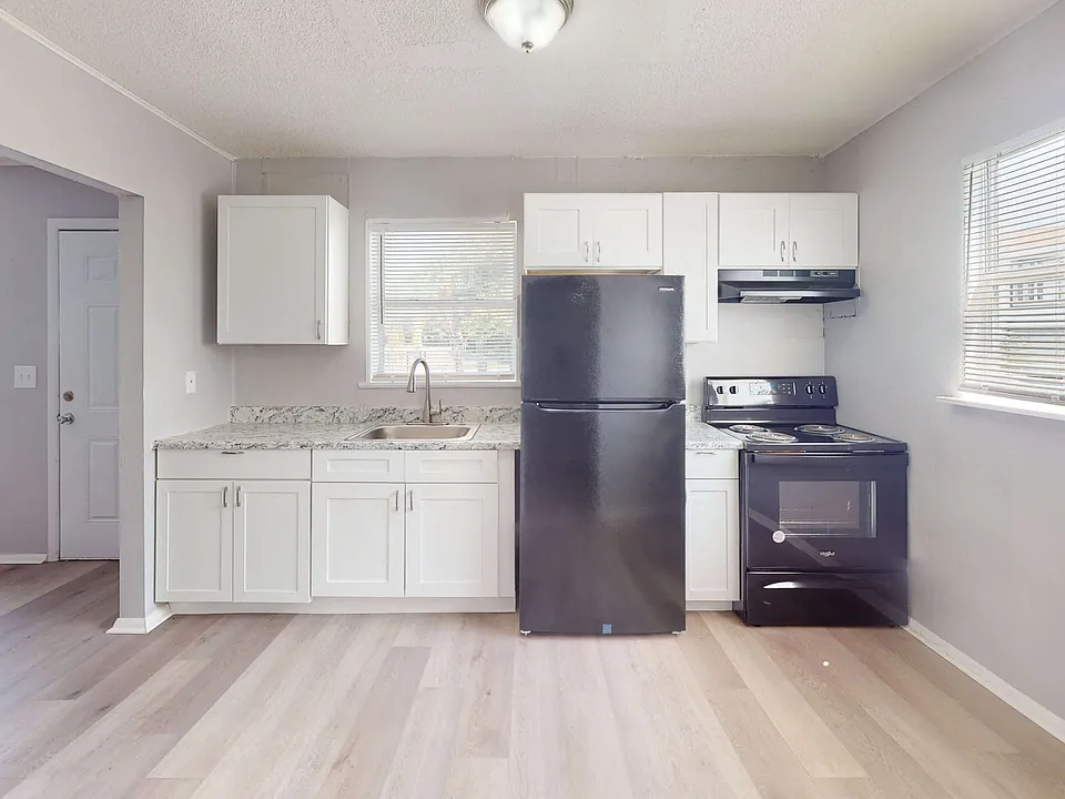 Lakeland Manor Apartment Homes
