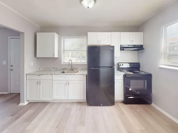 Lakeland Manor Apartment Homes