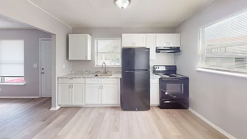 Lakeland Manor Apartment Homes Photo 1