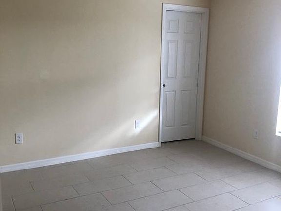5th image of 606 SE 10th St