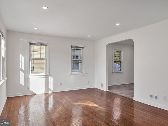 4th image of 113 E Olive St