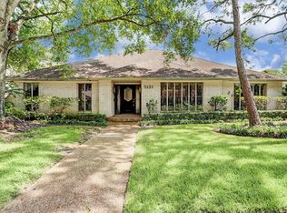 5131 Queensloch Dr, Houston, TX 77096