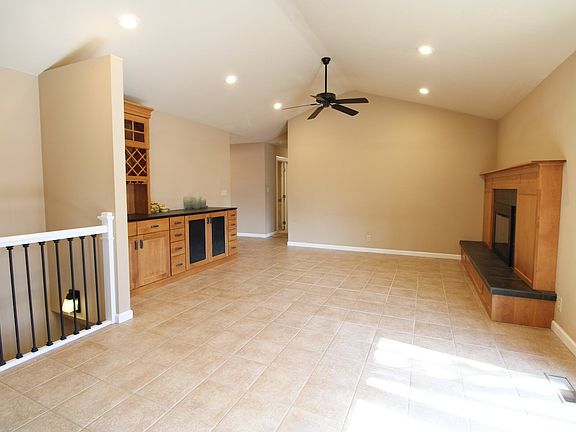 4th image of 902 Millwood Dr