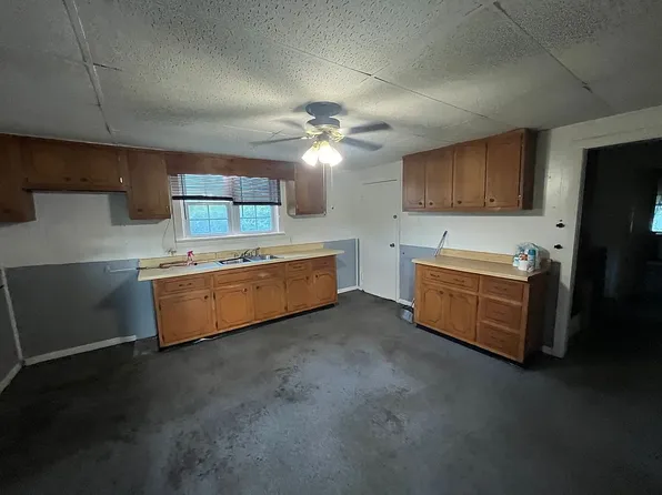 952 State Route 66, Vandergrift, PA 15690