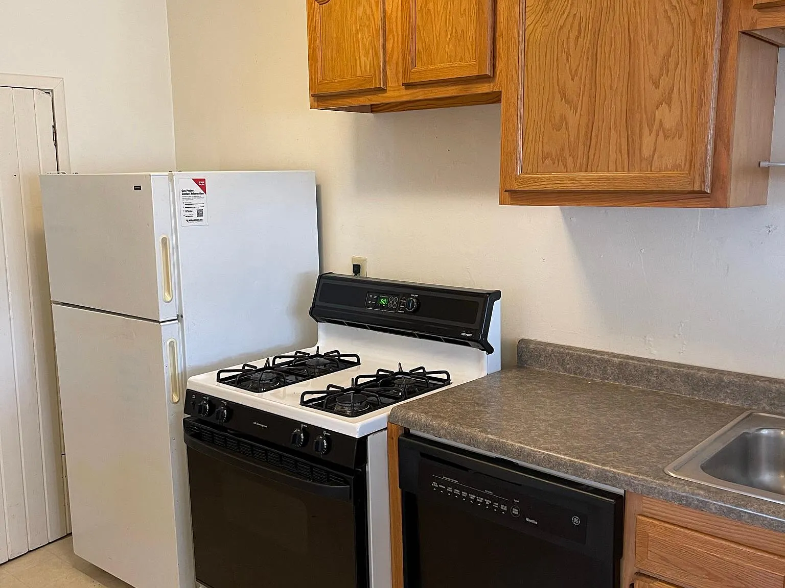 816 E Market St — Photo 4