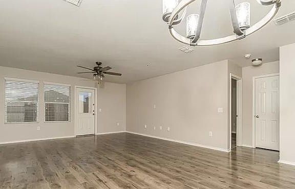 2nd image of 1827 Vernon Dr