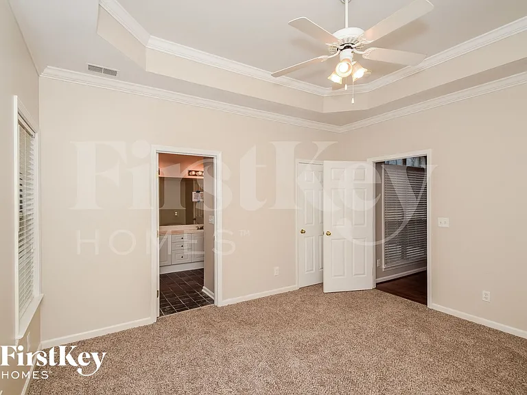 540 Enclave Cir — Photo 7