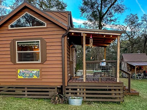 3rd image of 398 NE Suwannee Trl