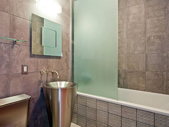 3rd image of 213 W 23rd St APT 3N