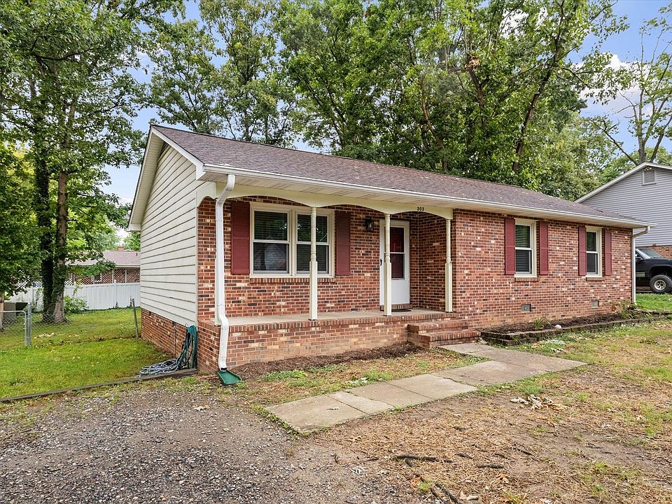 1st image of 303 Azalia Dr
