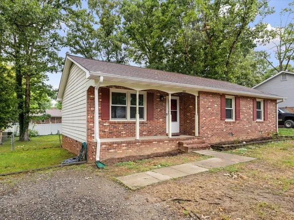 303 Azalia Dr, Fredericksburg, VA 22408