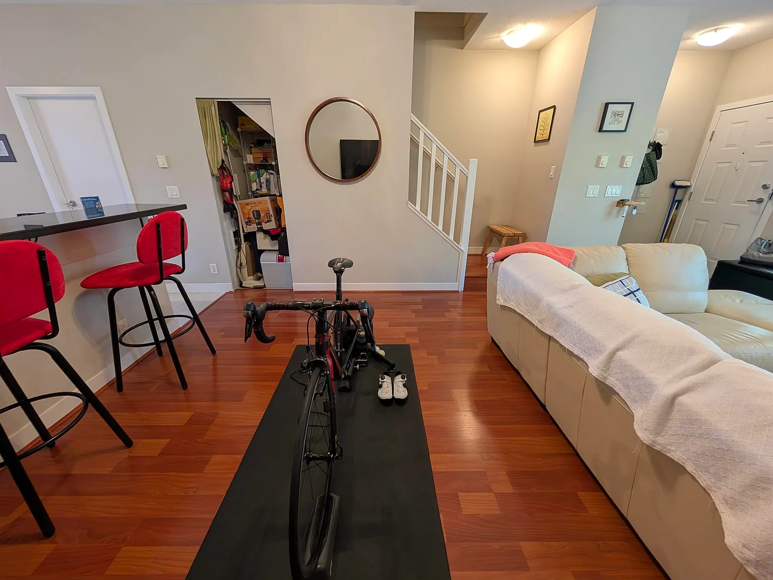 3 bed, 1279 sqft, $3,850 — Photo 4