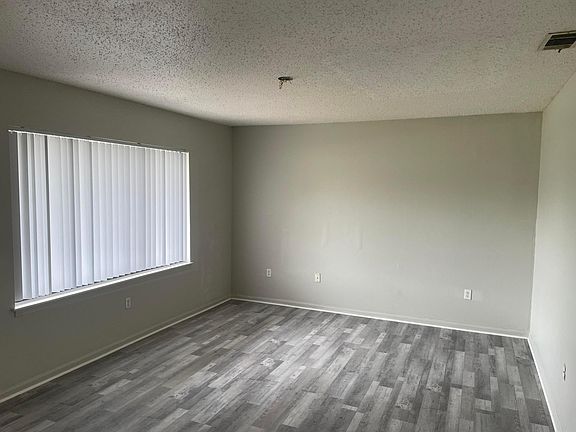 5th image of 3611 Jupiter Boulevard SE