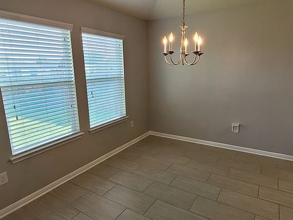 3rd image of 314 Foxglove Dr