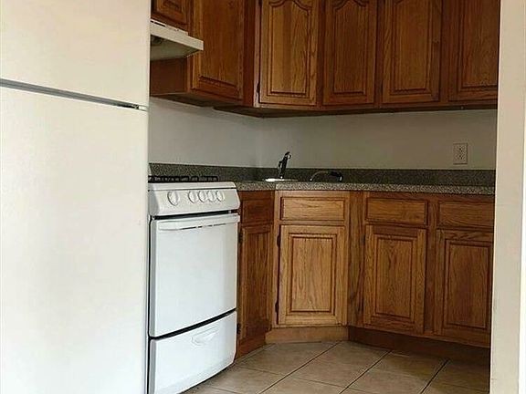 4th image of 586 3rd Ave #5A