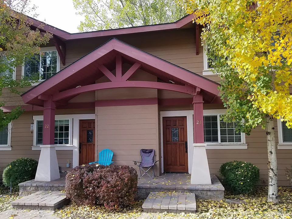631 E Croy St #23