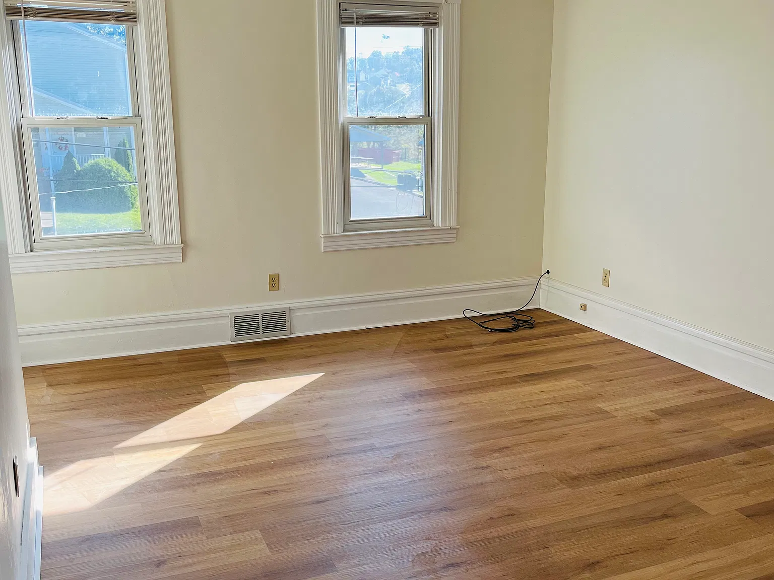 2 bed, 1100 sqft, $1,100 — Photo 2