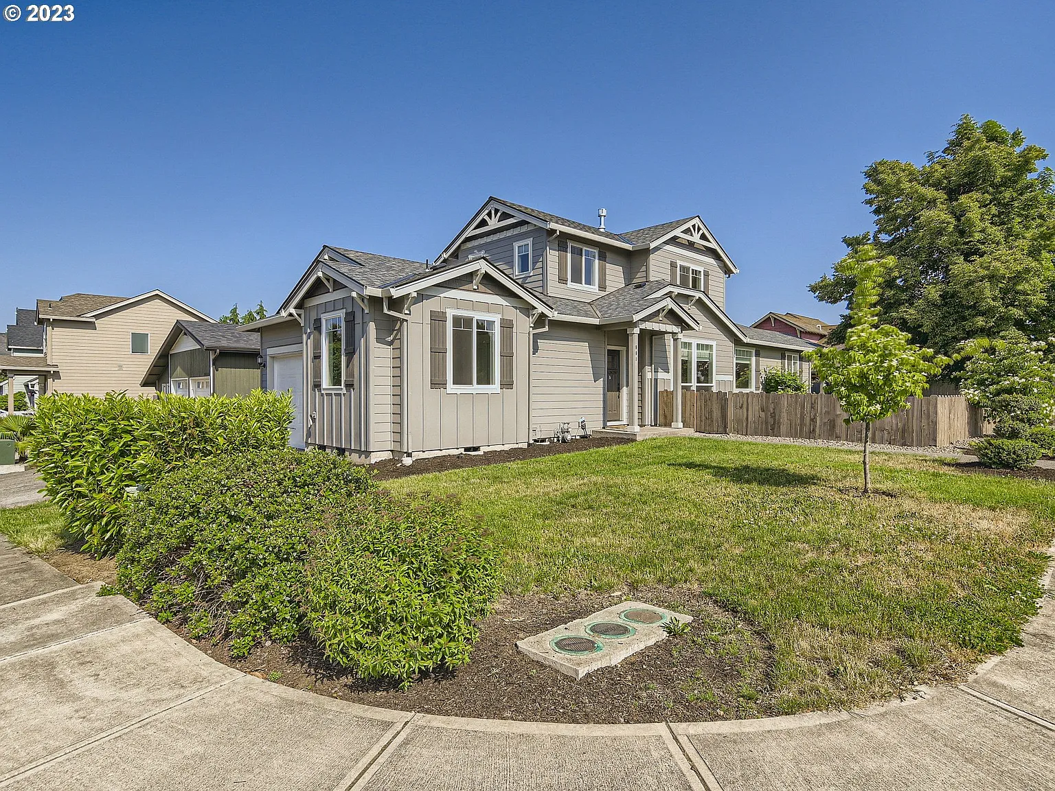 881 S Redwood St photo 1