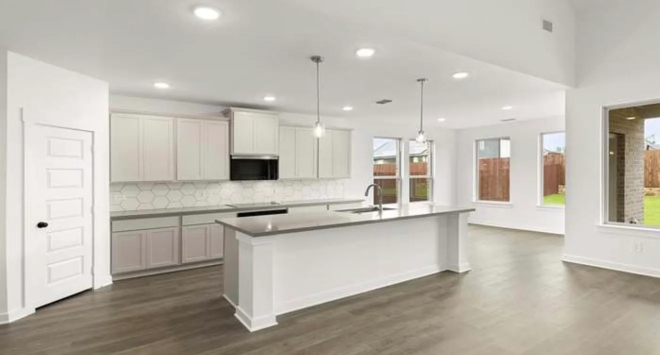 4 bed, 2966 sqft, $3,300 — Photo 2