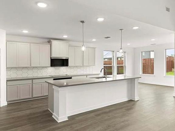 2nd image of 1412 Elle Ln