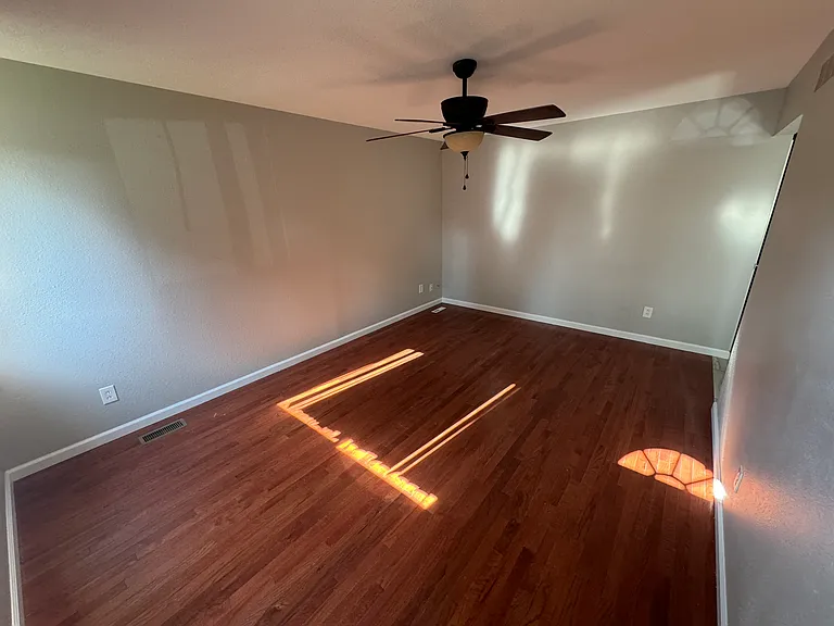 306 Overhill Pl — Photo 2