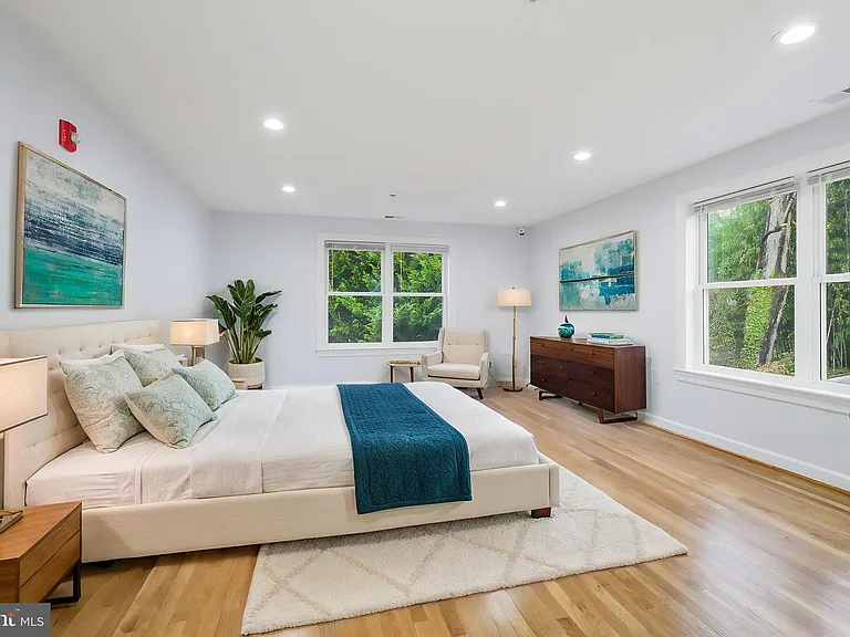 711 Lamberton Dr — Photo 32