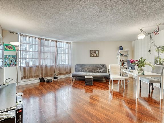 5th image of 2750 NE 183rd St APT 1012
