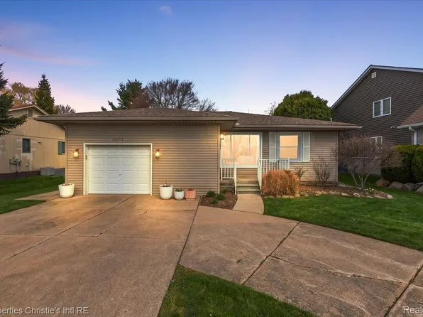 39173 Lakeshore Dr, Harrison Township, MI 48045