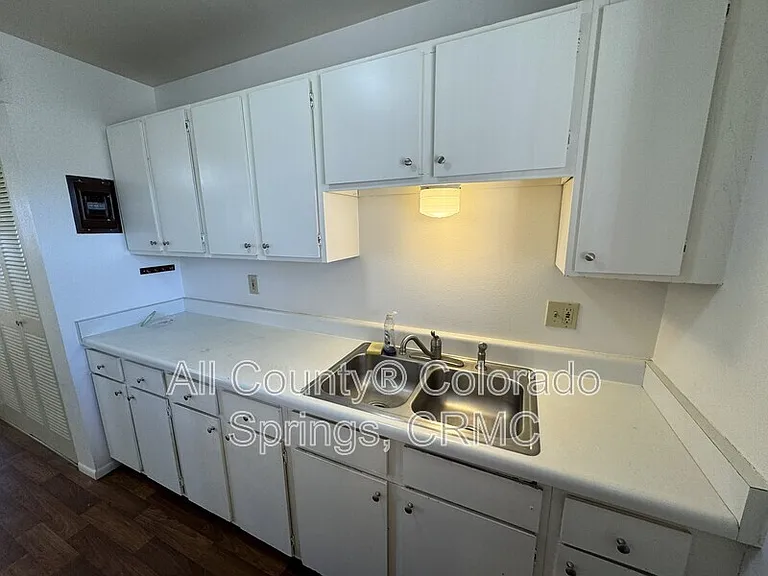 1105 Cree Dr #4 — Photo 5