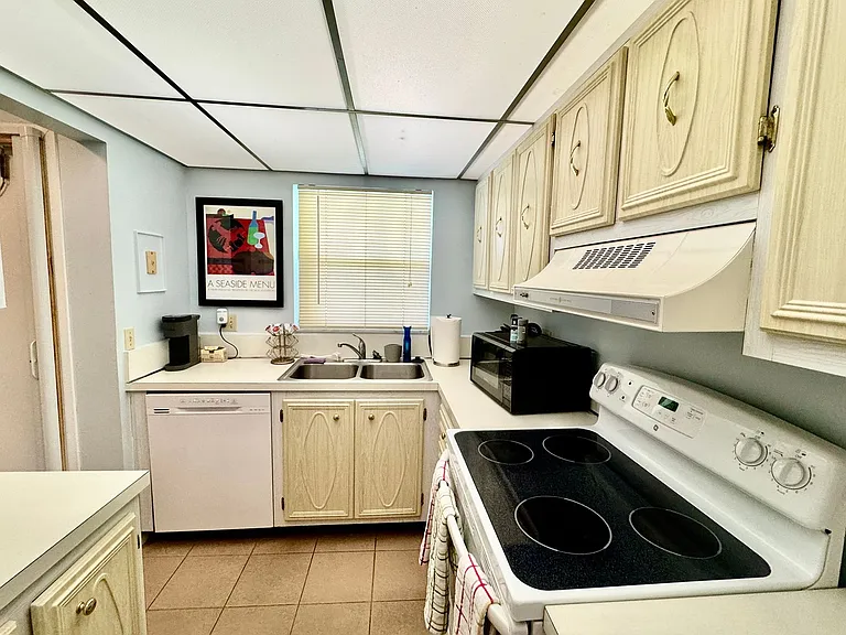 1100 Ponce De Leon Cir #E306 — Photo 11