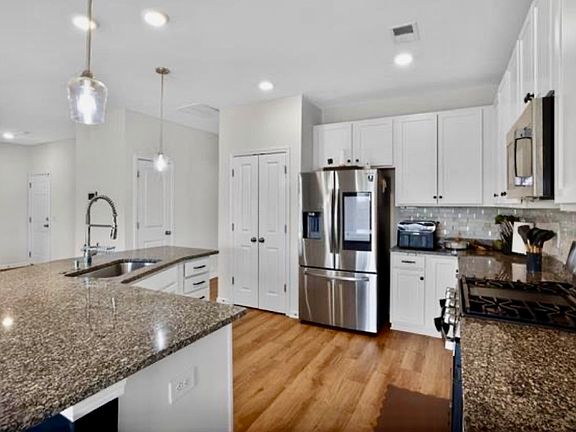 4th image of 717 Pollyanna Dr