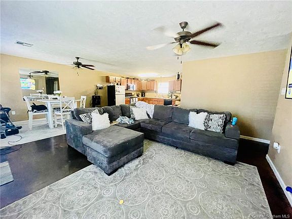 3rd image of 3821 Hodges St