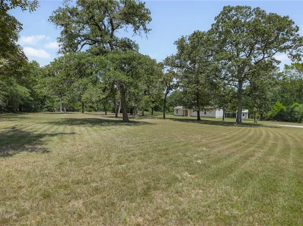 8915 Cobb Branch Rd, Franklin, TX 77856