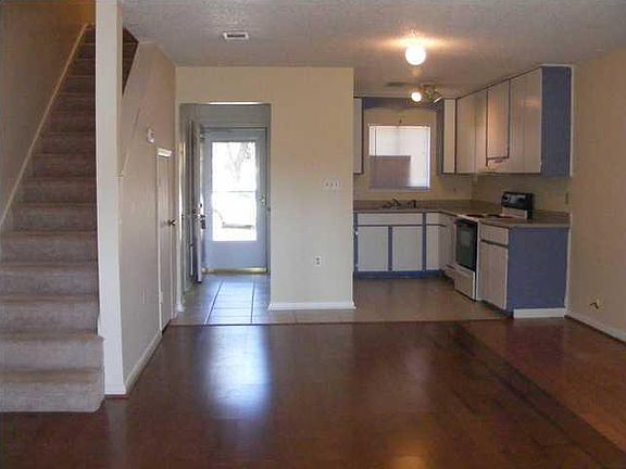 2nd image of 44 Berwick Cir APT 1