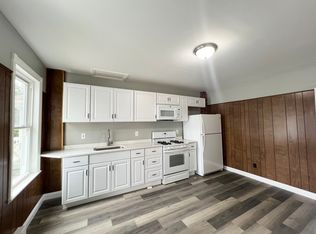 12 Burleson Ln #B, Jewett City, CT 06351