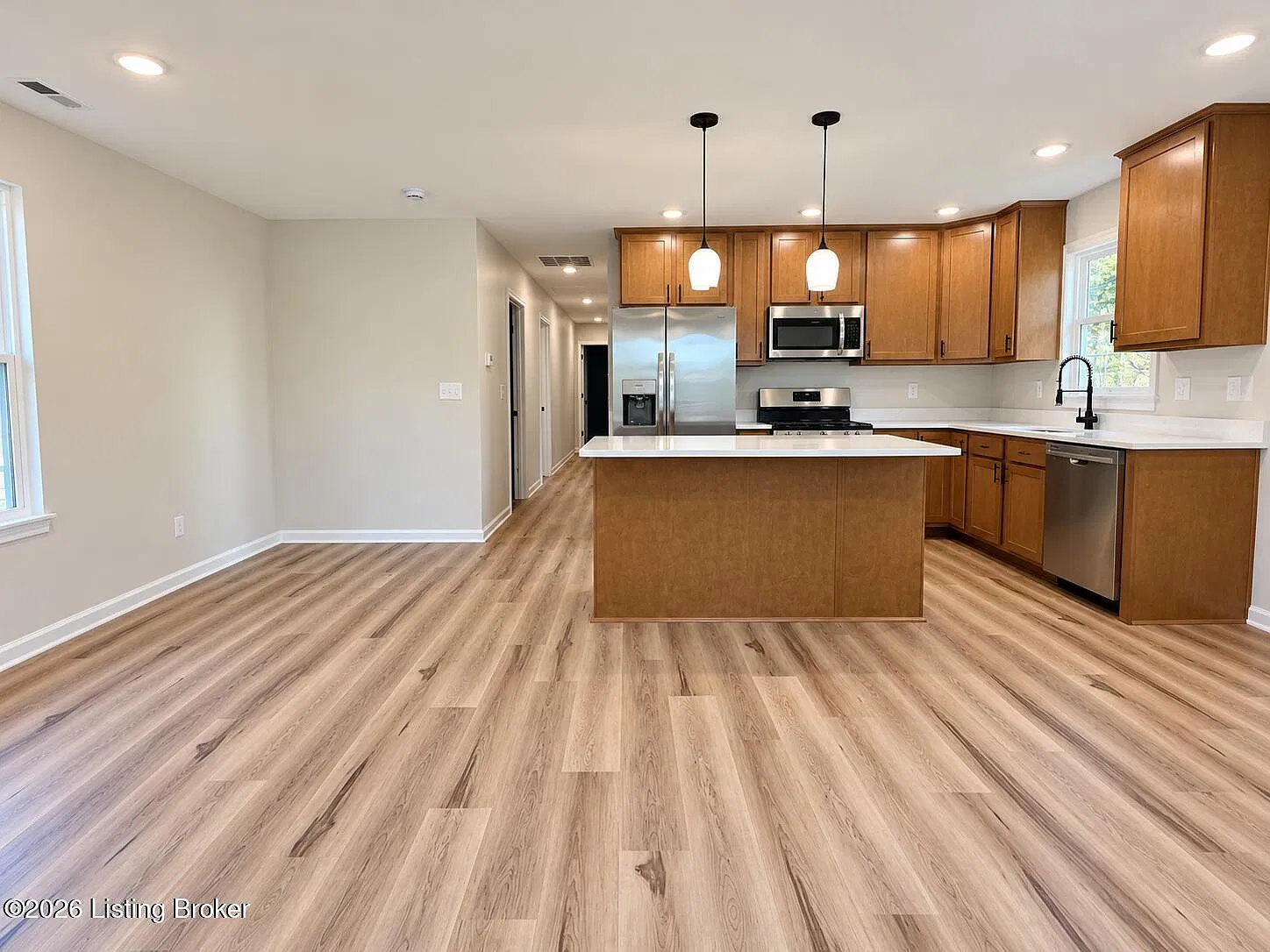 3 bed, 2.0 bath, 1250 sqft, $1,695 — Photo 2