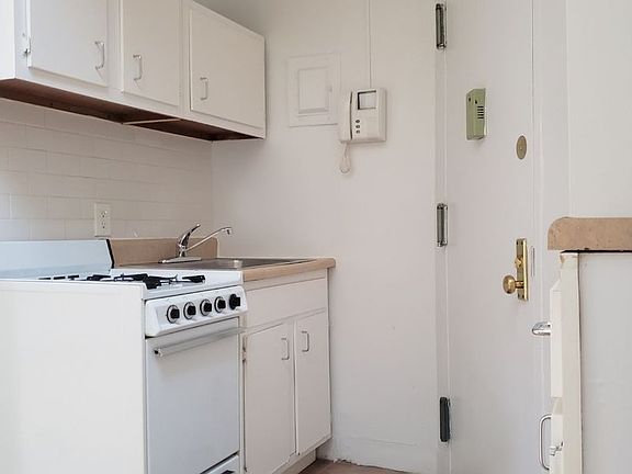 5th image of 149 W 4th St #5E