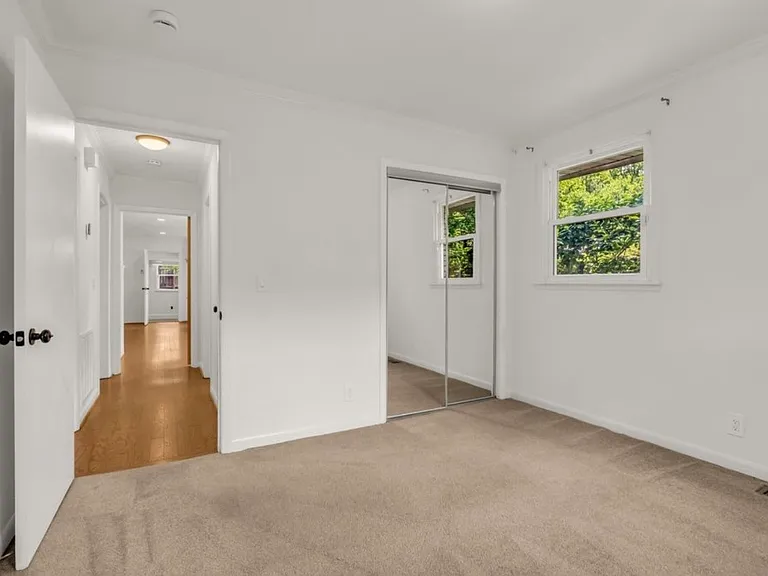138 Carriage Dr — Photo 18