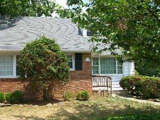 3rd image of 120 Circle Dr E