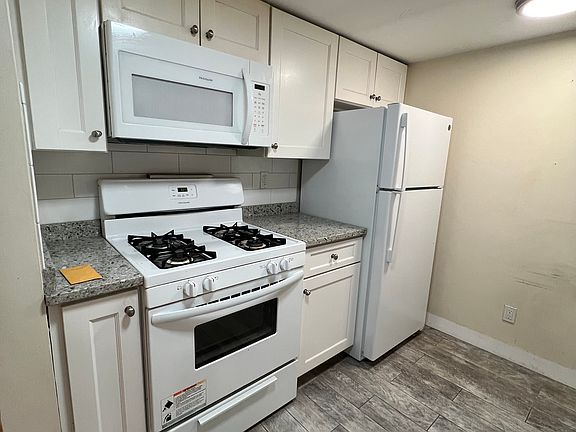 4th image of 14 Yarmouth St APT 2