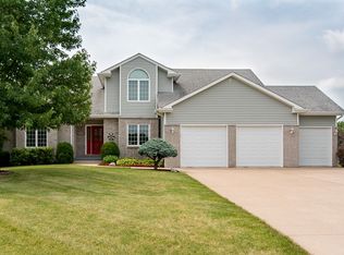 289 Niabi Zoo Rd, Coal Valley, IL 61240