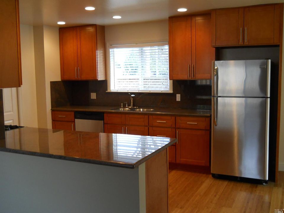 2nd image of 1731 Menlo Ave